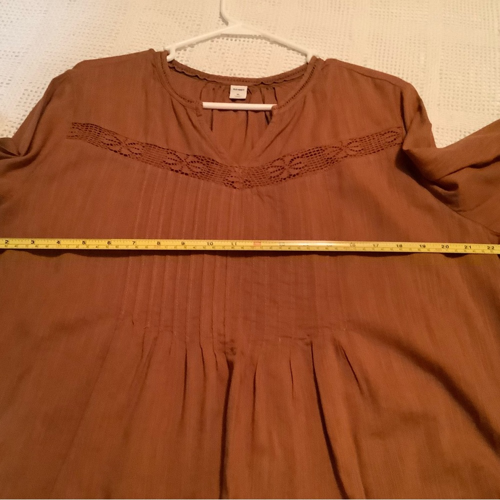 Old Navy Lightweight Long Sleeved Top - Picture 4 of 5